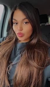 Hello, Atlantiens! I am the Queen of Atlantis🧜🏽‍♀️ aka CEO of Ocean  Island Hair. I haven't gotten to properly introduce myself…Hey, the names  Chloe and I'm 18. I'm a mother of a