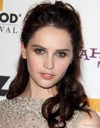 Green Eyed Widow Lina Looks Like British Actress Felicity Jones Felicity Jones British Actresses Jones