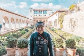 Merry (tengah) saat masih menjadi asisten raffi ahmad. Biodata Merry Ahmad Aka Muhamad Sadili Lengkap Umur Dan Agama Asisten Raffi Ahmad Yang Loyal