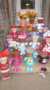 Gib Deinem Garten Gleich Das Gewisse Etwas Mit Diesen Coolen Blumenkubel Ideen Sieh Dir Hier Alle 10 An Und Lass Dich Uberraschen Diy Mother S Day Crafts Terra Cotta Pot Crafts Clay Pot