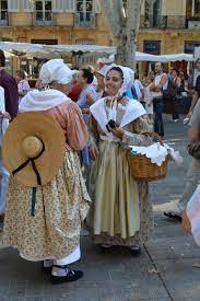 Visitez le site de salon de provence► journée portes ouvertes 100% virtuelle : Fete Des Calissons In Aix En Provence Costume Traditionnel Costume Historique Design De Mode