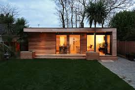 modern and eco friendly garden office an ideal solution to working from home maison bois maison contemporaine maison carre
