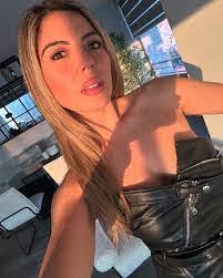 Veronica Biggs's Instagram, Twitter & Facebook