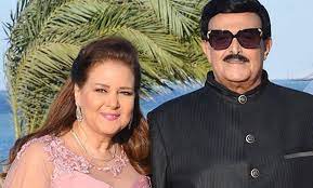 يعد الفنان سمير غانم، واحداً من أبرز الفنانين الذين لم يسلموا من ملاحقة شائعات الوفاة، والذي استنكر أفراد عائلته جميعهم مثل هذه الشائعة متمنين له دوام. Ø®Ø¨Ø± ÙˆÙØ§Ø© Ø³Ù…ÙŠØ± ØºØ§Ù†Ù… Ø¨Ø³Ø¨Ø¨ ÙƒÙˆØ±ÙˆÙ†Ø§ ÙŠÙ†ØªØ´Ø± ÙˆØ·Ù† ØªÙƒØ´Ù Ø§Ù„Ø­Ù‚ÙŠÙ‚Ø© ÙˆØ¢Ø®Ø± Ù…Ø§ Ø­Ø¯Ø« Ù„Ù‡ ÙˆØ·Ù† ÙŠØºØ±Ø¯ Ø®Ø§Ø±Ø¬ Ø§Ù„Ø³Ø±Ø¨