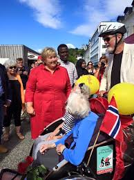 Statsminister erna solberg (h) vil framsnakke norges kandidatur til fns sikkerhetsråd når hun møter en rad statsminister erna solberg møter afrikanske ledere i helgen. Statsminister Erna Solberg Stoppet Sykling Uten Alder Facebook