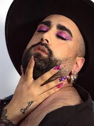 Gracias de corazón por tanto amor. Cada palabra, cada mensaje, cada abrazo  virtual me llega y me sostiene. No hay nada más hermoso que sentirme  acompañado en este camino tan intenso. Estoy