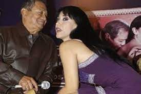 Famosos reaccionan a la muerte de armando manzanero. Se Entregan Al Publico Armando Manzanero Y Susana Zabaleta En El Lunario Lachicuela Com