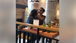 Phi nhung dù được khen hết lời với bộ trang phục đen láy từ đầu đến chân cùng đôi giày cao gót giúp nữ ca sĩ tăng thêm được 25cm chiều cao nhưng khi đứng cạnh hương giang, nữ. Má»«ng Sinh Nháº­t Máº¡nh Quá»³nh Phi Nhung Ä'Äƒng Táº£i Clip Cá»±c Ä'á»™c