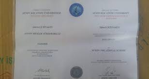 Açıköğretim işletme bitiren birinin diplomasında anadolu üniversitesi işletme fakültesi yazarken diğerinde anadolu üniversitesi. Piyangocu 41 Yasinda Universite Diplomasi Aldi Afyon