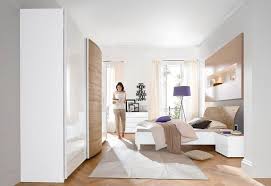 Als berufseinsteigerin kann ela bei ihrer wohnungseinrichtung nicht aus dem vollen geldbeutel schöpfen. Lc Schlafzimmer Set Miro Set 4 Tlg Set Aus Schrank Bett Und 2 Nachttischen Online Kaufen Otto Schlafzimmer Set Komplettes Schlafzimmer Schlafzimmer