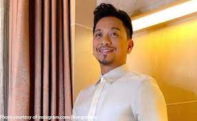 Hilario started his career in 1993 as a member of the dance group streetboys. Missing It S Showtime Jhong Hilario Has This For You Politiko Metro Manila