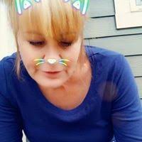 Daphne Junell's Instagram, Twitter & Facebook