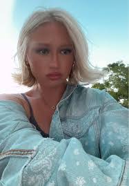 Alisha Pierce's Instagram, Twitter & Facebook