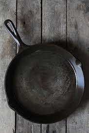 How To Clean And Season An Old Rusty Cast Iron Skillet With Salt And Oil Rusty Cast Iron Skillet Cast Iron Cleaning Cast Iron
