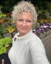 Mandy Ferrell's Instagram, Twitter & Facebook