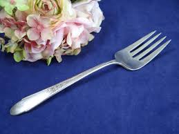 There is a great confusion. Vintage 1938 Wm Rogers International Silver Silverplate Floral Serving Fork Lovely Second Wind Vintage