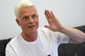 Sein nachfolger steht noch nicht fest, aber der swr soll um ersatz bereits bemüht sein. Guido Cantz Steht Weihnachten Am Herd