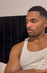 Love these parallels!!!! Kate calming Anthony after the 🐝 stung her to him  kissing the spot where she got stung ♥️♥️♥️♥️