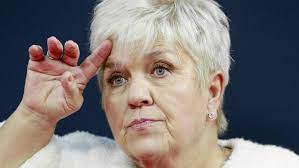 Michèle mathy naît à lyon le 8 juillet 1957, atteinte d'achondroplasie. Ce5zqysatetqlm