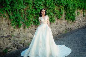 Ebay brautkleid hochzeitskleid boho prinzessin glitzer. Brautkleider Stockbild Bild Von Mode System Ausstellung 65326473