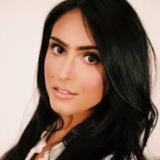 Caitlin Sinclair's Instagram, Twitter & Facebook