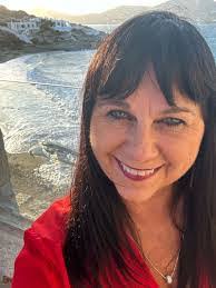 Lori Dombrowski's Instagram, Twitter & Facebook