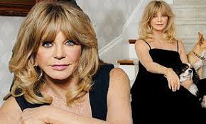 Goldie is the daughter of laura (steinhoff) and edward rutledge hawn. Goldie Hawn 75 Looks Half Her Age As She Reveals She Still Sees Her Family During Covid 19 Daily Mail Online