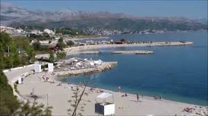 Familienstrände der sandstrand bijeca, im medulin, wird besonders den familien mit kleinen kindern empfohlen. Strand Znjan In Split Kroatien Youtube