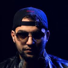 Miami yacine ist ein dortmunder rapper, der lange zeit im untergrund aktiv war. Parra Songtext Von Miami Yacine Songtexte Co