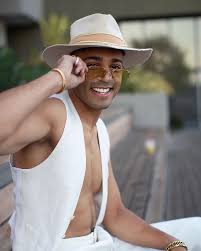 He was born on march 5, 1996, in columbus, ohio, the united states but grew up in columbus, indiana. Michael Evans Behling Facebook