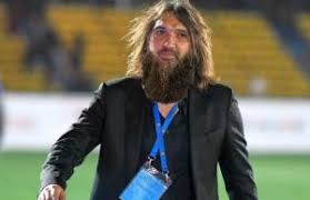 Gheorghe gheorghiu متن ترانه با ترجمه‌ها: Gheorghe Gheorghiu A Slabit Enorm Iar Acum Se Crede Antrenor De Fotbal