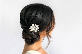To make a ponytail, tease the crown of your hair with a comb something that really helped me in this article were the pictures, the fact that they were very well detailed, helped me understand any step that i did. 18 Hair Barrettes Ideas To Wear With Any Hairstyles Lovehairstyles Com