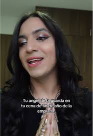 Cene de Fin de Año: Humor y Agradecimiento en la Empresa