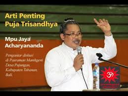 The next stage in the adoption of the puja tri sandhya occurred in the 1970s, when balinese radio stations like rri (radio republik indonesia) began to broadcast the prayer. Download Puja Tri Sandya Dan Artinya Mp3 Mp4 3gp Flv Download Lagu Mp3 Gratis