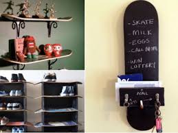 And just because learning how to properly fall on a skateboard without getting hurt is so important, we'll leave you with one last. 45 Manieres D Utiliser Une Planche De Skateboard En Etagere