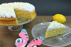For filling, in a small bowl, beat the sugar, eggs, lemon juice, flour, lemon zest and baking powder until frothy. Buttermilch Zitronenkuchen Mit Lemon Curd Baiser Absolute Lebenslust