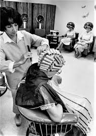 Relaxed hair maintenance routine (2020) / neck length styling. Montage D Une Permanente Vintage Beauty Salon Vintage Hair Salons Hair Rollers