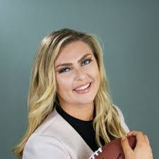 Lily Schultz's Instagram, Twitter & Facebook