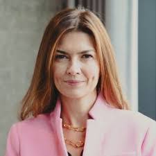 Hannah Farrar's Instagram, Twitter & Facebook