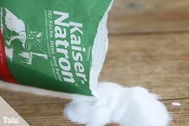 Dennoch bekommen sie mit den richtigen tipps und dem bewährten hausmittel natron in den meisten fällen den teppich fleckenfrei. Neuer Teppich Stinkt So Entfernen Sie Geruche 6 Hausmittel Talu De