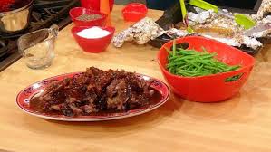 Adapted from georgia cooking in. Trisha Yearwood S Roast Beef With Gravy Rachael Ray Show