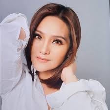 Jennie Gabriel's Instagram, Twitter & Facebook