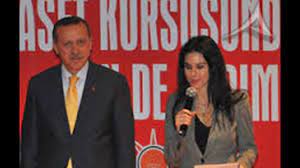 Cumhurbaşkanı recep tayyip erdoğan ile eski türkiye güzeli defne samyeli'ye hakaret iddiasıyla yargılanan sanık 1 yıl 15 gün. Recep Tayyip Erdogan Defne Samyeli Le Neler Yasadi Youtube