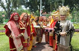Sektor rangka tidak saya sentuh sekalipun. Infopublik Ketua Tp Pkk Agam Dan Kader Promosikan Pakaian Adat Di Pawai Alegoris