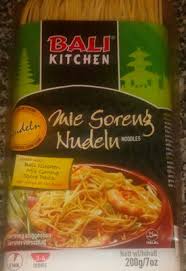 Akhirnya uprek cobain resep masakan yg kira2 bikin rasanya mirip kayak yg di earung bakmi jawa. Mie Goreng Nudeln Bali Kitchen 200g