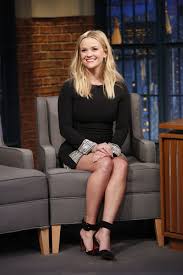 30 glorious reese witherspoon hairstyles. Reese Witherspoon S Dramatic Hair Makeover Cut Off All Her Hair Into A Bob