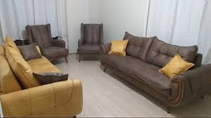 Soru 98 Hardal Sari Ve Kahverengi Koltuk Takimi Ile Uyumlu Fon Perde Hali Dekor Ekrani