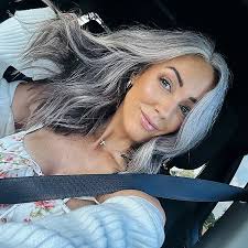 Top 25 Over 40 Amazon Influencers in 2025