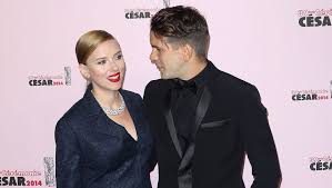 Scarlett johansson and colin jost, pictured here at the 2020 vanity fair oscar party, are expecting their first child together. Scarlett Johansson Schwanger Mit Ihrem Ersten Kind Bunte De