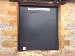 Porte De Garage Industrielle Grise Ral7016 Avec Hublot Line Inox Et Trappe A Chat Chez M P A St Pierre Les Et Porte De Garage Sectionnelle Garage Porte Garage
